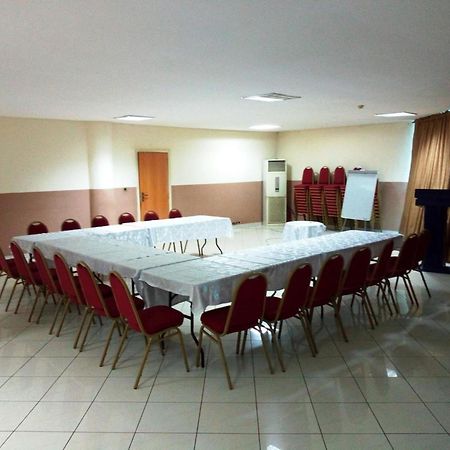 Room In Lodge - Golden Royale Hotel Enugu Dış mekan fotoğraf