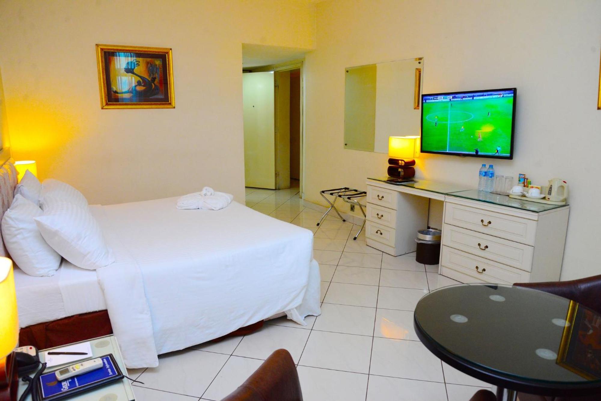 Room In Lodge - Golden Royale Hotel Enugu Dış mekan fotoğraf