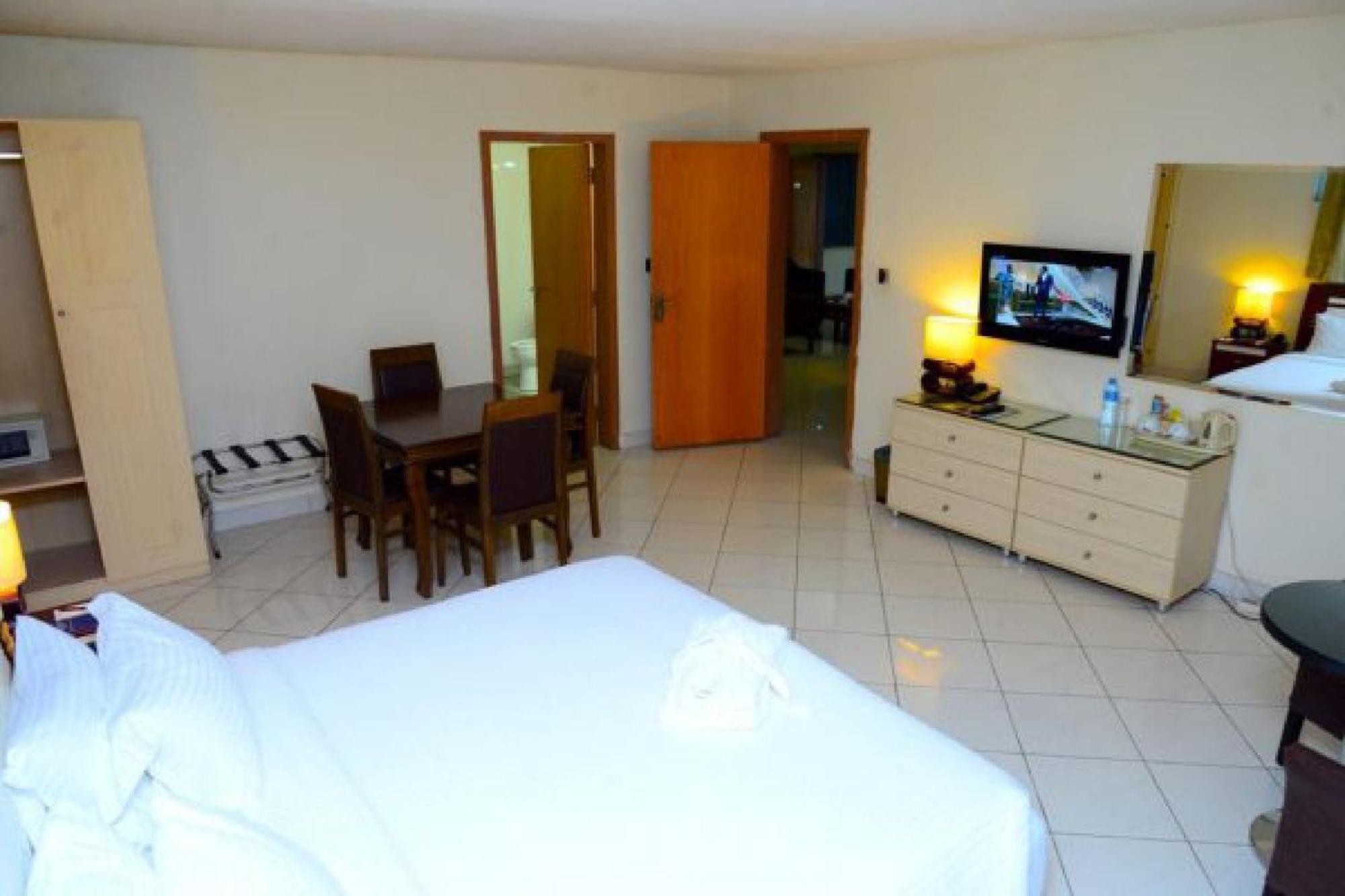 Room In Lodge - Golden Royale Hotel Enugu Dış mekan fotoğraf