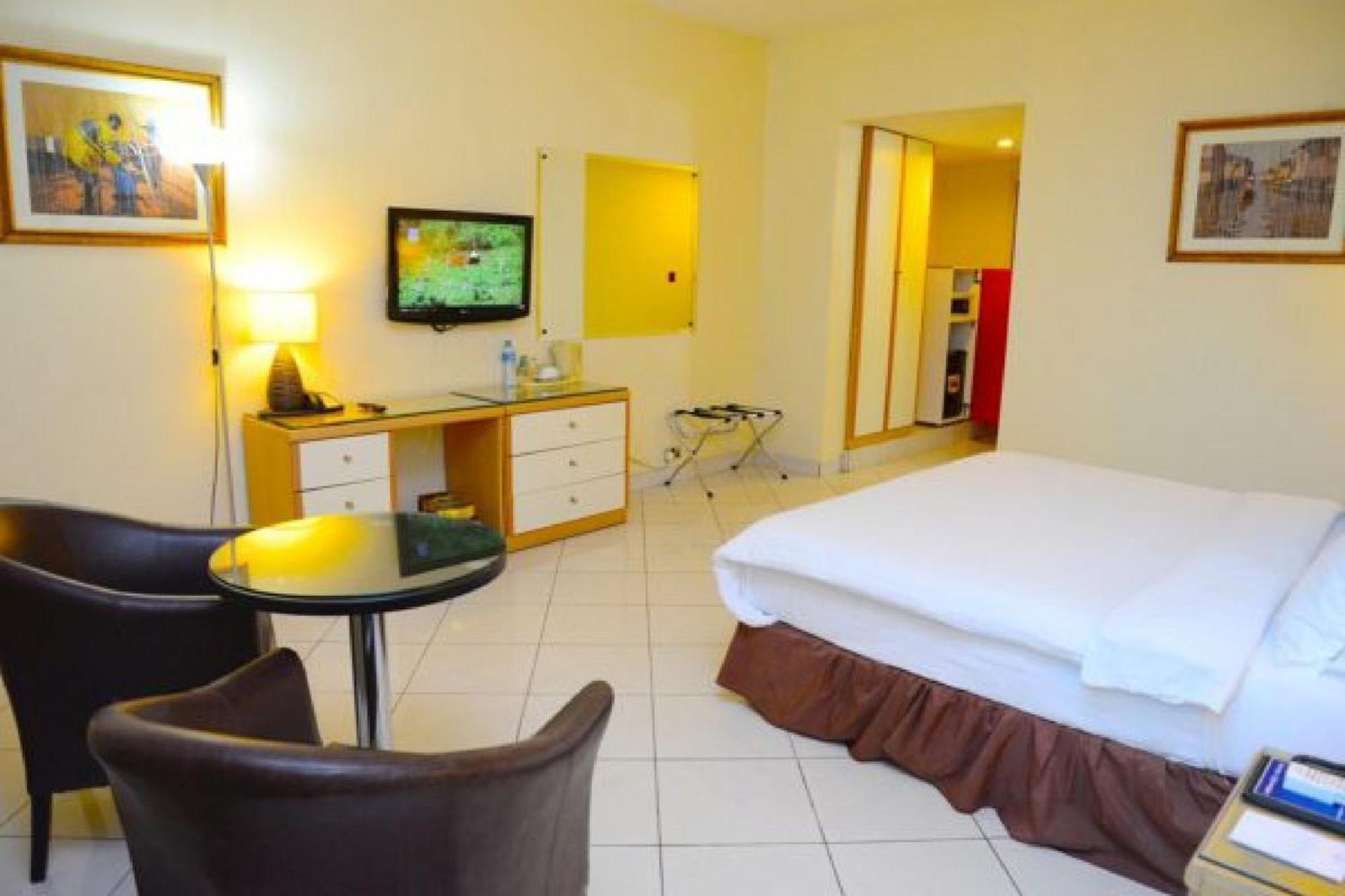 Room In Lodge - Golden Royale Hotel Enugu Dış mekan fotoğraf