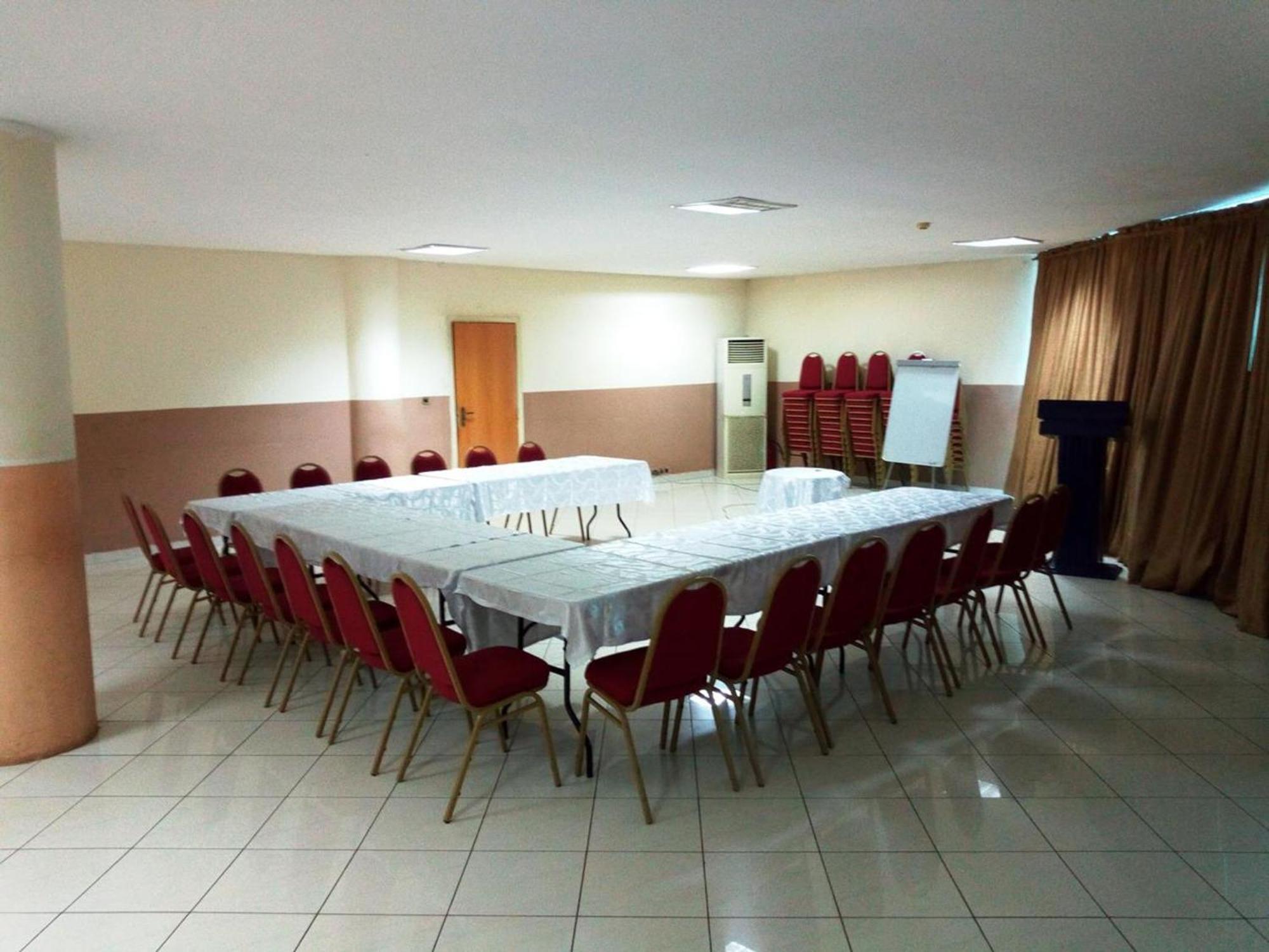 Room In Lodge - Golden Royale Hotel Enugu Dış mekan fotoğraf