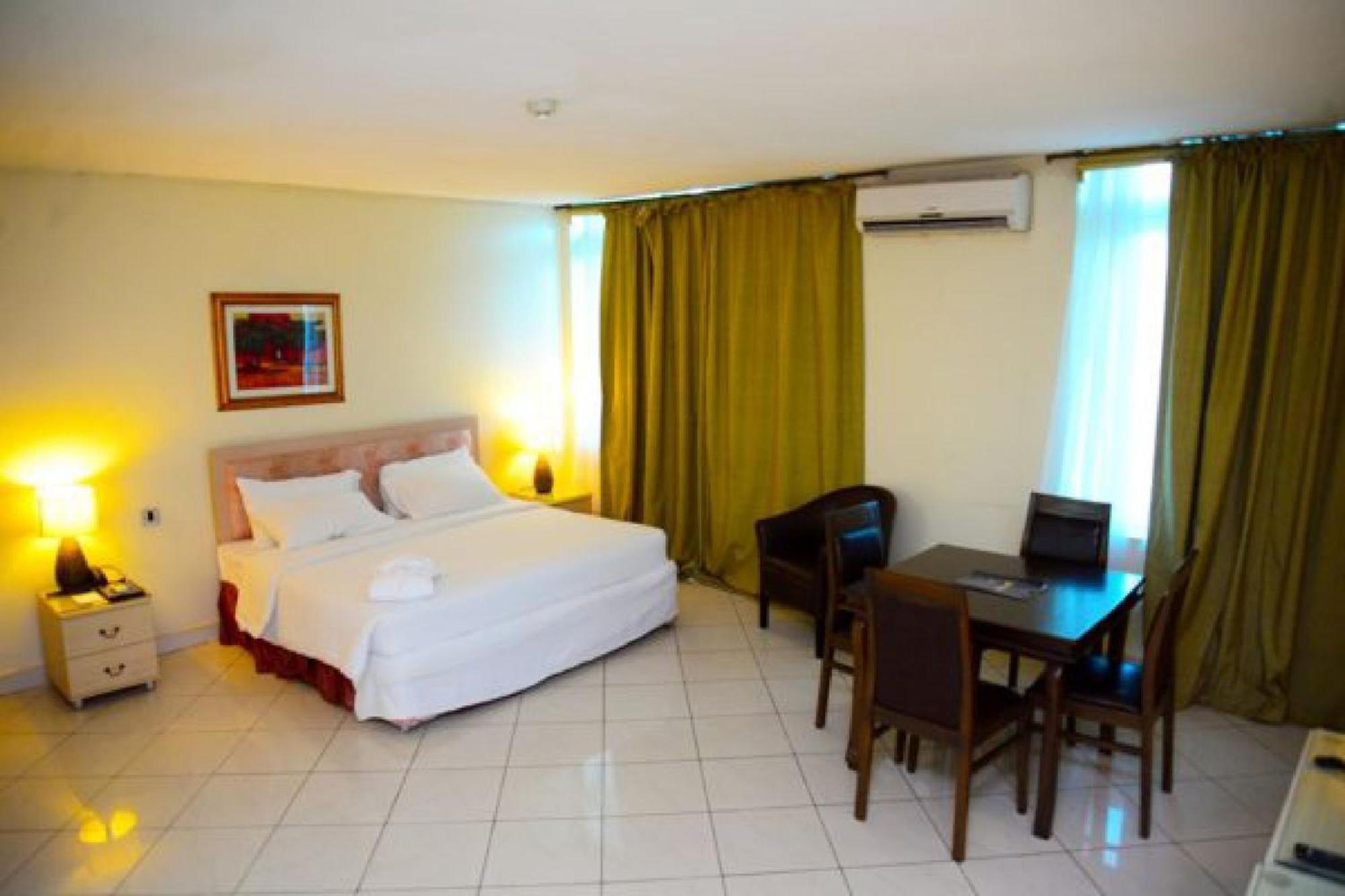 Room In Lodge - Golden Royale Hotel Enugu Dış mekan fotoğraf